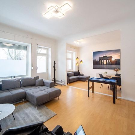 Massagesessel, King-Sized Bed, Billardtisch, 2 Couches Apartment Berlin Exterior photo