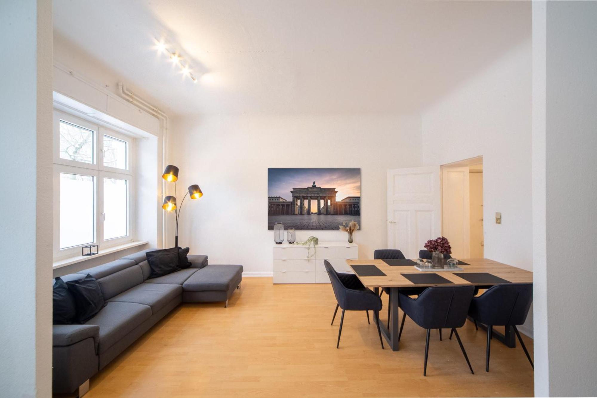 Massagesessel, King-Sized Bed, Billardtisch, 2 Couches Apartment Berlin Exterior photo