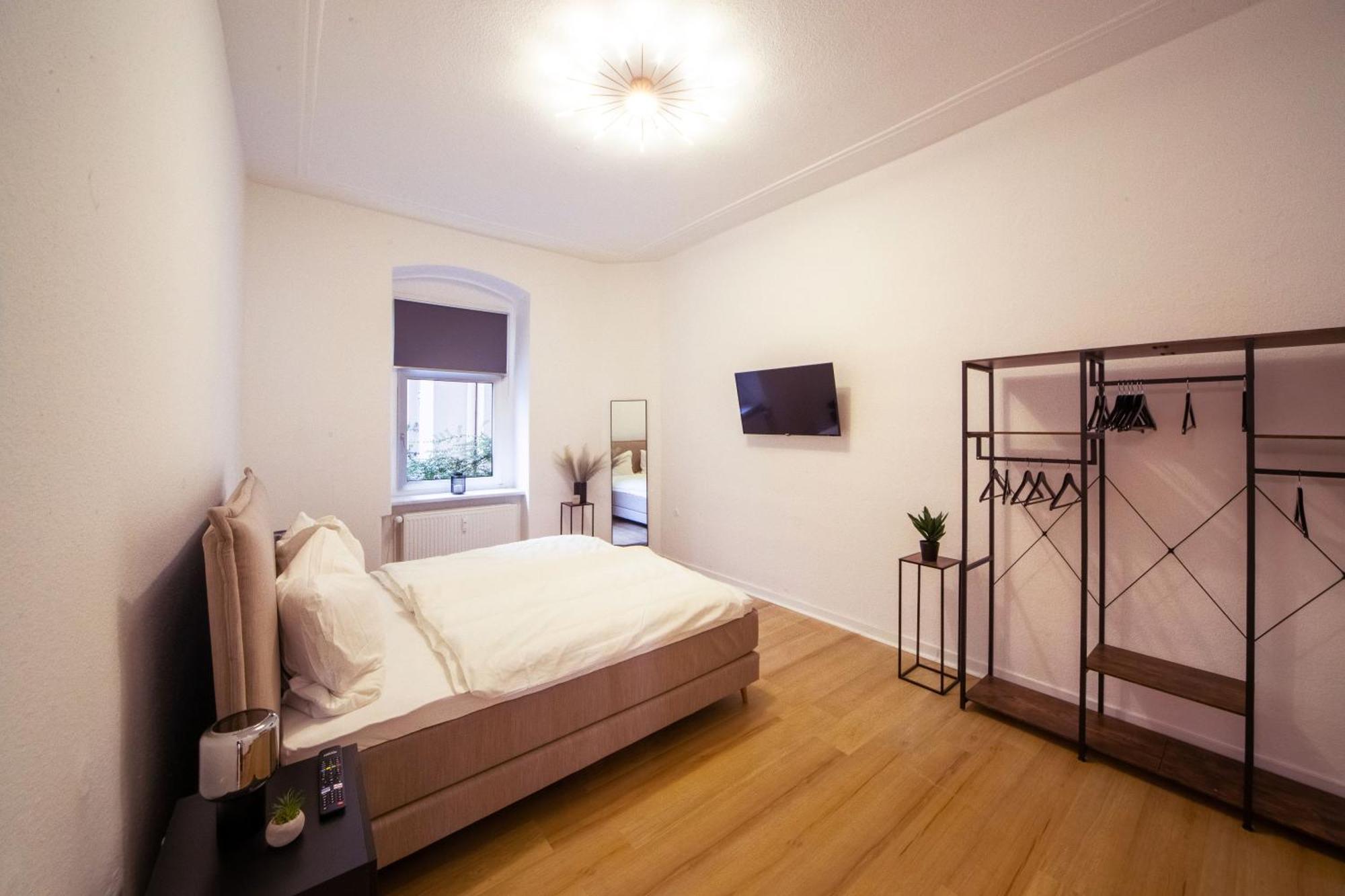 Massagesessel, King-Sized Bed, Billardtisch, 2 Couches Apartment Berlin Exterior photo