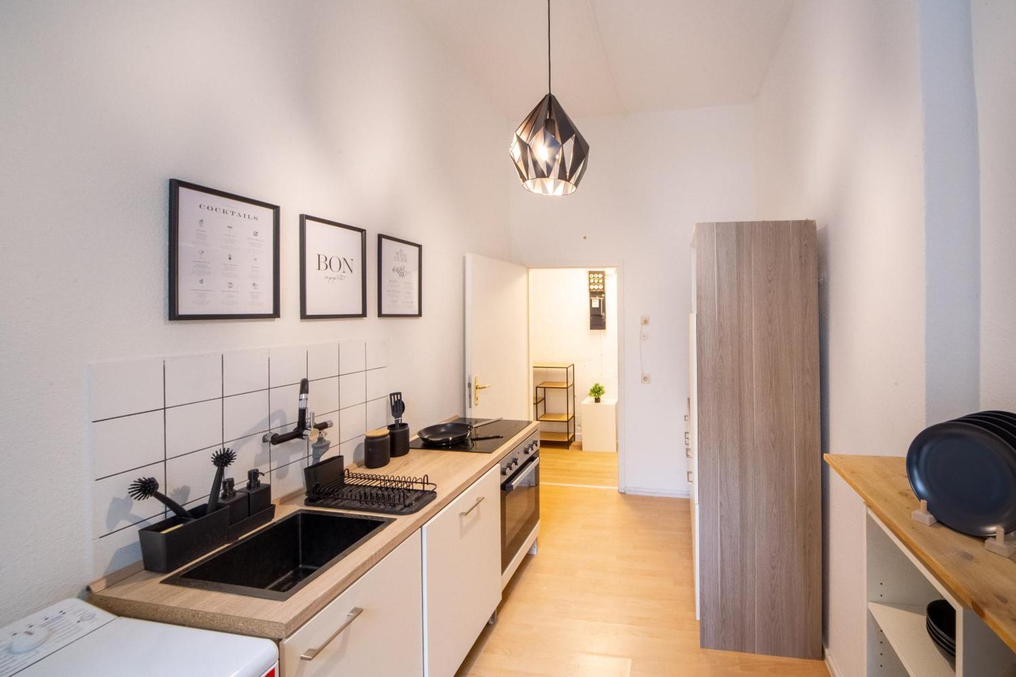 Massagesessel, King-Sized Bed, Billardtisch, 2 Couches Apartment Berlin Exterior photo